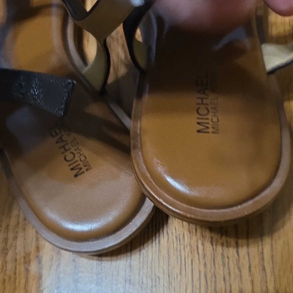 Sandles - Picture 3 of 7